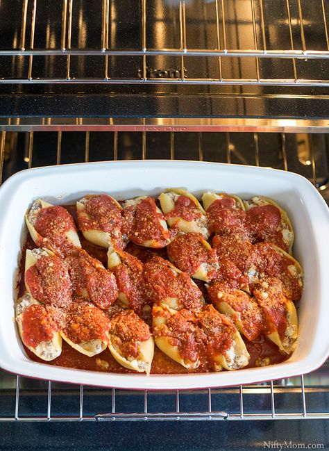 Cheese Stuffed Shells Recipe, Stuffed Shells With Ground Beef, Shells With Ground Beef, Jumbo Shell Recipes, Stuffed Shells Beef, Baked Stuffed Shells, Stuffed Shells With Meat, Easy Stuffed Shells, Shell Pasta Recipes