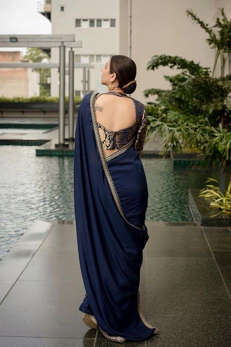 Navy Blue Saree, Blue Blouse Designs, Sarees For Girls, Simple Saree Designs, Blouse Designs Catalogue, Fashionable Saree Blouse Designs, Indian Saree Blouses Designs, Silk Saree Blouse Designs, Indian Fashion Saree