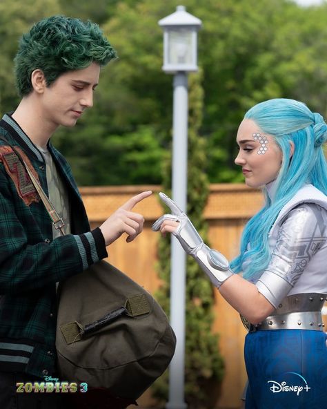 meg donnelly & milo manheim ZOMBIES 3 Milo Manheim Zombies, Zed And Addison, Films Disney, Zombies Disney, Zombies 3, Disney Channel Movies, Milo Manheim, Zombie Humor, Meg Donnelly