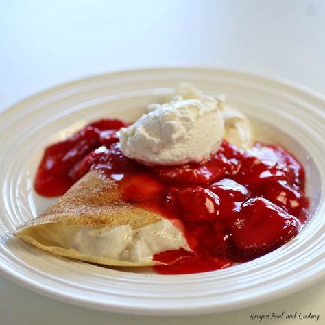 Strawberry Cheesecake Crepes - Recipes Food and Cooking Strawberry Cheesecake Poke Cake Recipe, Cheesecake Crepes, Best Crepe Recipe, Sweet Crepes Recipe, Ooey Gooey Butter Cake, Crepes Filling, Crepes And Waffles, Sweet Crepes, Gooey Butter Cake