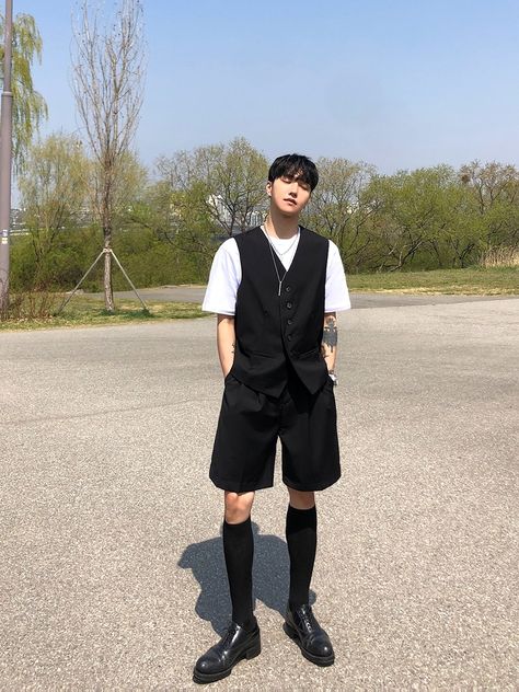 Black Vest Outfit Men, Streetwear Outfit Men, Black Vest Outfit, Gilet Outfit, Vest Outfits Men, Wide Leg Outfit, Waistcoat Outfit, Black Korean, Preppy Boys