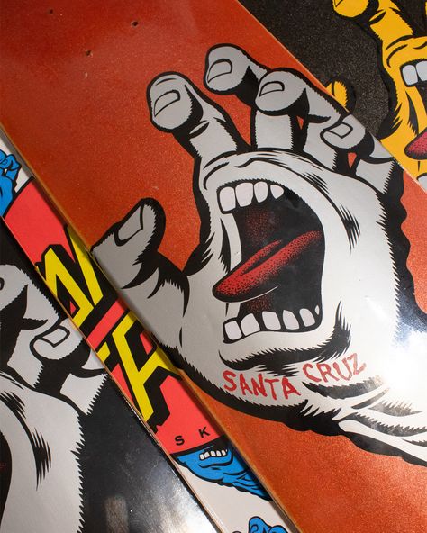 Shapes Santa Cruz chegaram em nossa nave mãe e estão te esperando! Não perca tempo e venha montar seu carrinho e sair pra pista! 🔥 Modelo Screaming Hand é um clássico ou não é? 👽👌 #colanaevo #santacruzskateboards #skateshop #skateboarding Screaming Hand, Santa Cruz Skateboards, Skate Shop, Skateboarding, Deadpool, Skateboard, Spiderman, Fictional Characters, Art