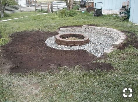 Building A Fire Pit, Fire Pit Video, Building A Fire, Brick Fire Pit, Sloped Yard, Fire Pit Landscaping, Cool Fire Pits, Sloped Backyard, Fire Pit Furniture