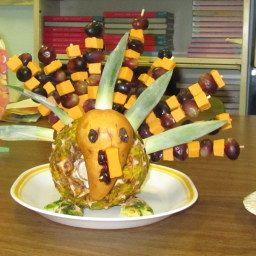 Pineapple Turkey Centerpiece Appetizer Pineapple Turkey, Cranberry Cheese, Cheese Cubes, Pineapple Fruit, Bamboo Skewers, Skewers, Cheddar Cheese, Raisin, Good Eats