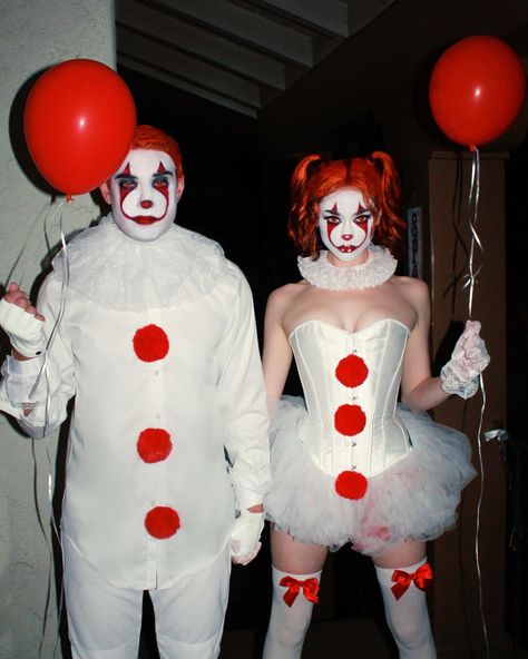 Pennywise couples costume from the movie It. Horror couples costume. Boy and girl dressed as pennywise the clown wearing clown makeup Scary Couples Costumes, Pennywise Halloween Costume, Cool Couple Halloween Costumes, Scary Couples Halloween Costumes, Halloween Costumes Women Scary, Movie Star Dress, Clown Halloween Costumes, Unique Couple Halloween Costumes, Horror Halloween Costumes