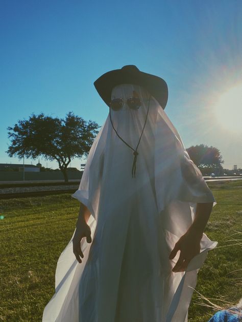 Ghost Cowboy Costume, Cowboy Ghost Costume, Cowboy Funny, Ghost Cowboy, Cool Cowboy, Cool Ghost, Ghost Photoshoot, Cowboy Ghost, Cowboy Costume