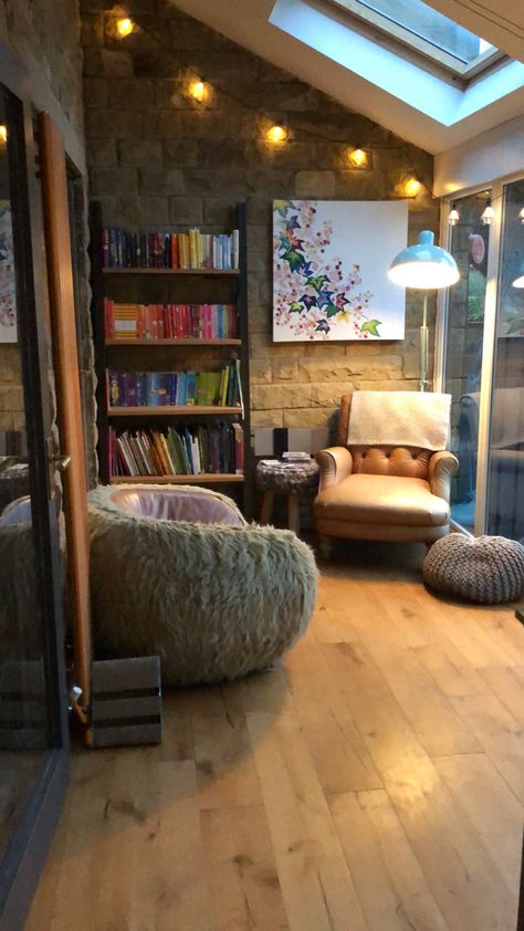 Tiny Home Reading Nook, Library Room Small Space, Bonus Room Reading Nook, Reading Nook Standing Shelves, Reading Nook For Two, Extra Bedroom Library, Conservatory Book Nook, Reading Nook In Sunroom, Chill Room Ideas Lounges Cozy