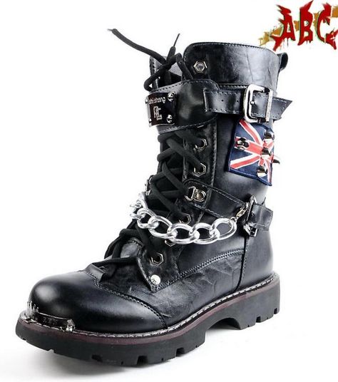 These boots look so cool! I don't really care for the big chain in the front but the flag on the side is so awesome! Cyberpunk Shoes, Steampunk Boots, Goth Boots, Gothic Boots, Crust Punk, Goth Accessories, Demonia Shoes, Gothic Shoes, Diesel Punk