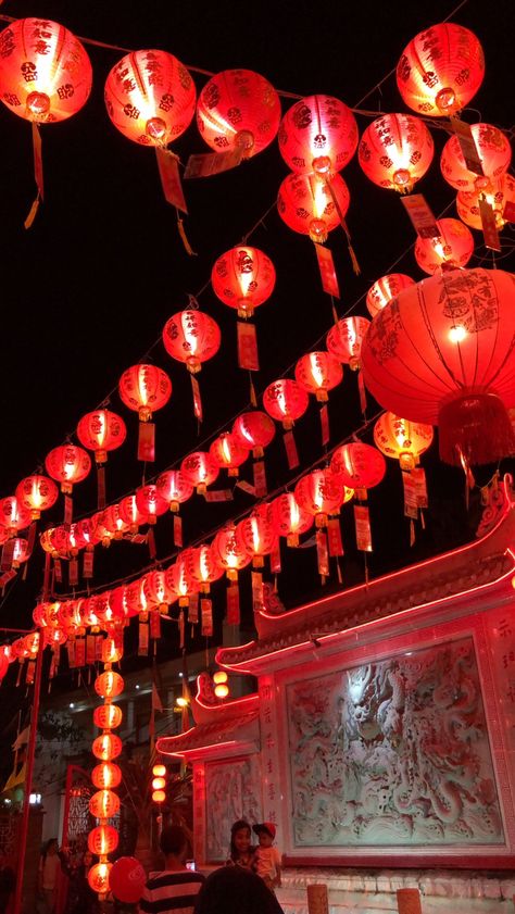 Red Lanterns Aesthetic, Angpao Imlek Aesthetic, Cny Aesthetic, Chinese New Year Aesthetic, Lunar New Year Aesthetic, Chinese Culture Aesthetic, Lantern Wallpaper, China Photography, Festival Aesthetic