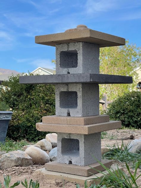 Diy Japanese Lantern, Pagoda Garden Ideas, Pagoda Diy, Diy Pagoda, Diy Japanese Garden Decor, Diy Japanese Garden, Japanese Garden Backyard, Japanese Garden Lanterns, Japanese Stone Lanterns