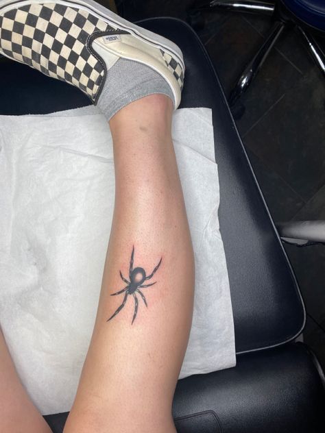 Alt, simple, line spider tattoo Spider Ankle Tattoo, Simple Spider Tattoo, Spider Tattoo, Like I Love You, Ankle Tattoo, Body Mods, Arm Tattoo, Maple Leaf Tattoo, Tatting