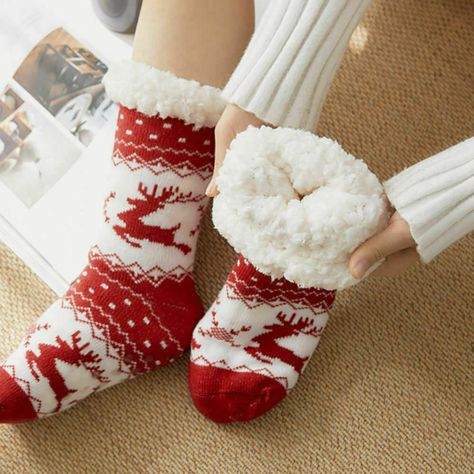 These are the cutest socks i've seen this year. They're warm, fluffy, cozy and anti-slip. #christmas #christmassock #gift #present Grandma Friends, Hygge Gifts, Christmas Experiences, Fluffy Socks, Cosy Christmas, Christmas Style, Fuzzy Socks, Christmas Gift Sets, Warm Socks