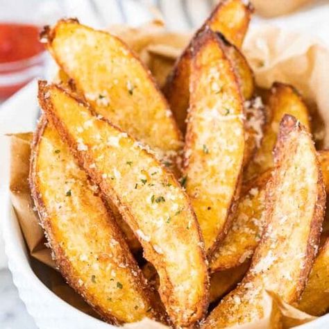 Air Fryer Potato Wedges - Plated Cravings Air Fryer Recipes Easy Dinner, Air Fryer Frittata, Air Fryer Potato Wedges, Air Fryer Potato, Air Fryer Fried Chicken, Raw Potato, Recipes Easy Dinner, Air Fryer Recipes Chicken, Air Fryer Dinner Recipes