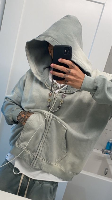 90s Hiphop Fashion, Grey Streetwear, Fits For Guys, 90s Hiphop, Dope Outfits For Guys, Street Style Outfits Men, Hoodie Fits, Aesthetic Guys, Blue And Grey