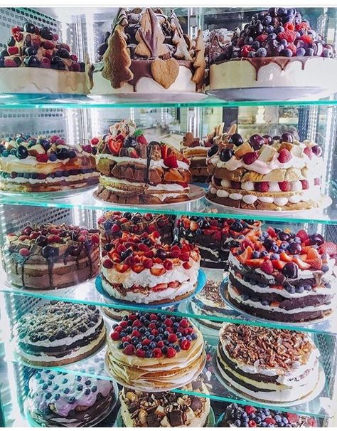 Heaven On Earth!!🍰 Cafe Gold, Boutique Patisserie, Cakes And Desserts, Berry Cake, Different Cakes, Cake Shop, Frappe, Cafe Food, Pretty Food