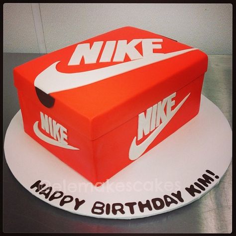 Nike sneakers box cake Jordans Cake Ideas, Nike Box Cake, Nike Shoe Cake Ideas, Nike Shoe Box Cake, Nike Party Ideas, Nike Shoes Cake, Sneaker Birthday Cake, Bday Cake For Boys, Nike Cake Ideas Birthdays