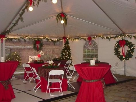 Outdoor Xmas Party Ideas, Tented Christmas Party, Holiday Tent Decor, Tent Christmas Decorations, Outdoor Christmas Party Ideas Tent, Winter Tent Party, Christmas Tent Decorations, Outdoor Christmas Dinner Party, Backyard Christmas Party Decor Ideas