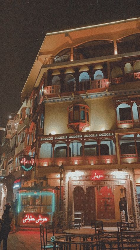 Lahore Restaurant Snapchat, Karachi Restaurants Snaps, 80s Pakistan, Haveli Restaurant Lahore, Night Snaps, Crazy Photography, Pakistan Aesthetic, India Aesthetic, Urdu Aesthetic