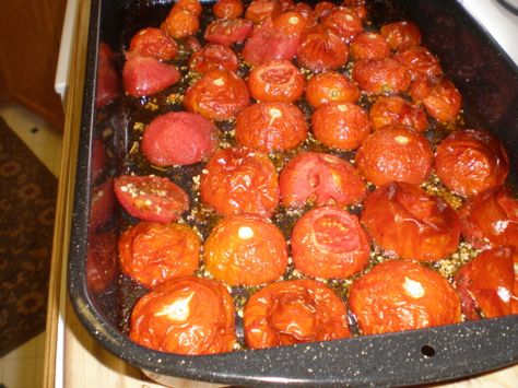 Oven Roasted Tomato Sauce Recipe - Food.com Oven Roasted Tomato Sauce, Too Many Tomatoes, Oven Roasted Tomatoes, Tomato Dishes, Roasted Tomato Sauce, Tomato Sauce Recipe, Roasted Tomato, Tomato Seeds, Canned Tomato Sauce