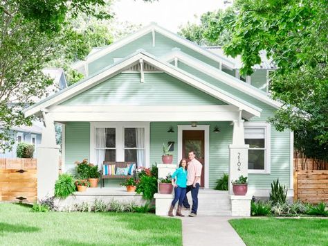 House Tour and Tips From Renovation Professionals | Interior Design Styles and Color Schemes for Home Decorating | HGTV Green House Exterior, Dekorasi Bohemia, Bungalow Exterior, Craftsman Exterior, Bungalow Homes, House Of Turquoise, Cottage Exterior, Pintura Exterior, Casa Vintage