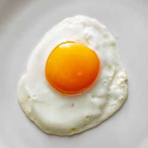 Pristine sunny-side-up eggs Sunny Side Up Eggs Recipe, Best High Protein Foods, Sunny Side Up Eggs, Sunnyside Up Eggs, Perfect Eggs, Huevos Fritos, Fried Eggs, Big Meals, Egg Breakfast