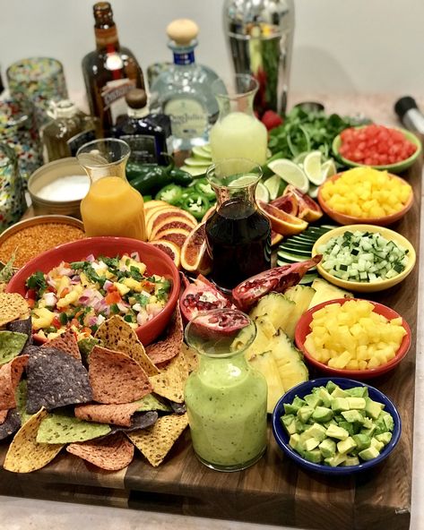 Drink Charcuterie Board Ideas, Drink Charcuterie Board, Margarita Party Ideas, Margarita Board, Mango Jalapeno Salsa, Margarita Night, Dessert Taco, Margarita Party, Easy Homemade Salsa