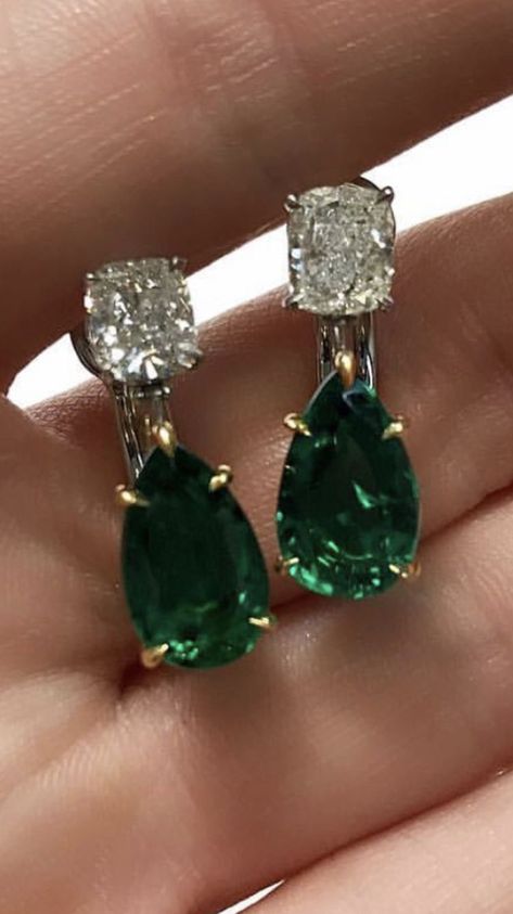 Emerald Drop Earrings, Pinterest Jewelry, Emerald Earrings Drop, Inexpensive Jewelry, Online Gold Jewellery, Diamond Jewelry Designs, Classy Jewelry, Gold Earrings Designs, Emerald Earrings