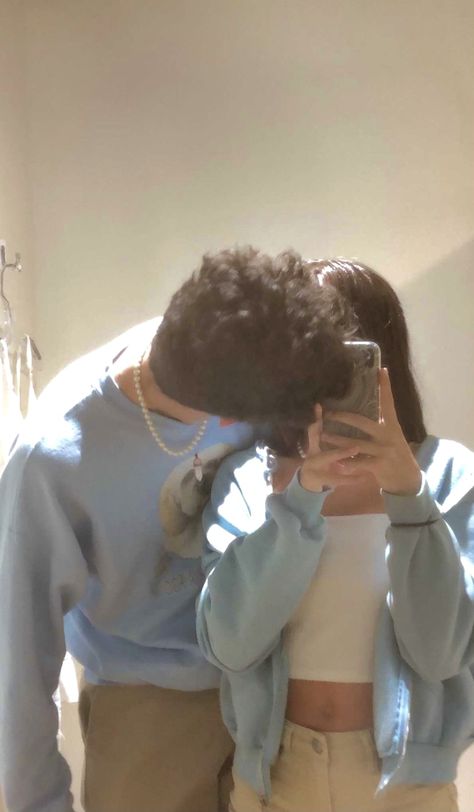 Blue Couple Outfits, Blue Couple, Outfit Couple, Couple Pic, Baby Blue Aesthetic, Light Blue Aesthetic, Teen Love, Matching Baby, Wallpaper Photos