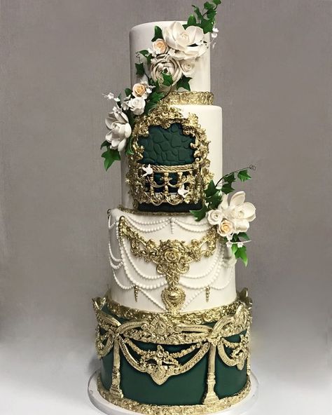 Emerald Wedding Cake, Emerald Green Quinceanera Theme, Green Quinceanera Theme, Jewel Cake, Quince Cakes, Quince Cake, Quinceanera Cakes, Quince Decorations, Creative Wedding Cakes