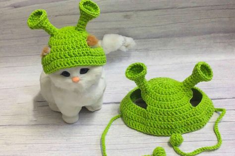 Are you a Disney Shrek fan? Then, you will be thrilled with this Shrek crochet cat hat tutorial. Knitted Hat For Cat Pattern Free, Crochet Pet Hat Pattern Free, Pet Crochet Hat, Crochet Hats For Cats Pattern Free, Cat Hat Tutorial, Shrek Crochet Pattern, Cat Hat Crochet Pattern Free, Crochet Hat For Dog, Hat For Cat Crochet