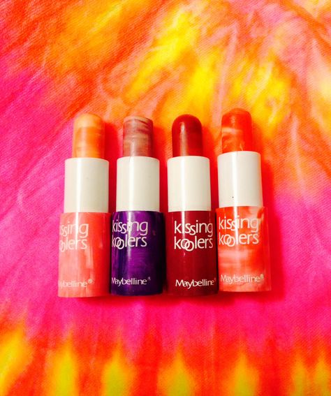 Maybelline Kissing Koolers 80s, 90s makeup Makeup Pink Lips, Lip Lickers, Heart 80s, Herbal Essence Shampoo, Fun Beauty Products, Lip Balm Packaging, Strawberry Fizz, Nostalgic Beauty, Glossier Lip Balm