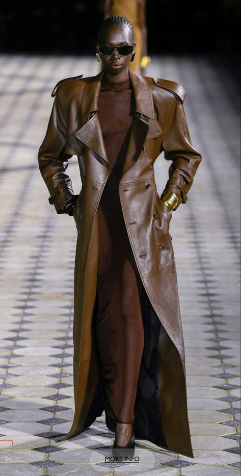 Leather Runway, Leather Couture, Leather Wear, Real Fur, Mode Inspiration, Brown Fashion, Coat Fashion, Fashion Classy, London Fashion Week