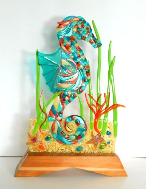 Fused Glass Seahorse, Glass Fusion Ideas, Fused Glass Artwork, Stained Glass Christmas, Glass Fish, Glass Artwork, Dichroic Glass, Fused Glass Art, Under The Sea