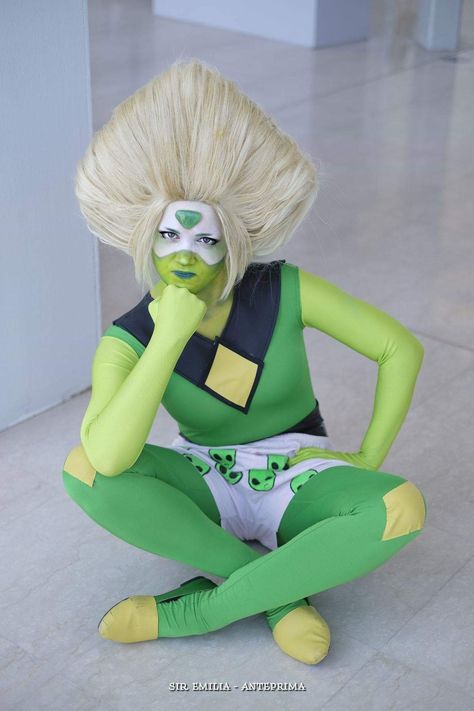 Peridot Cosplay, Steven Universe Costume, Steven Universe Cosplay, Peridot Steven Universe, Makeup Memes, Steven Universe Characters, Cosplay Inspo, Steven Universe Fanart, Painting Inspo