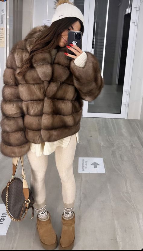 Fur Aesthetic, Tamara Kalinic, Winter Fashion Outfits Casual, Fur Fashion, Winter Fashion Outfits, Basic Style, Mom Style, Rotterdam, Smart Casual