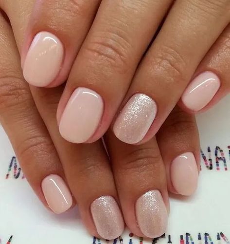 Ongles courts : 5 astuces pour les mettre en valeur Short Rounded Acrylic Nails, Rounded Acrylic Nails, Nails Round, Wedding Nail Art Design, Her Nails, Super Nails, Nail Art Wedding, Bride Nails, White Nail