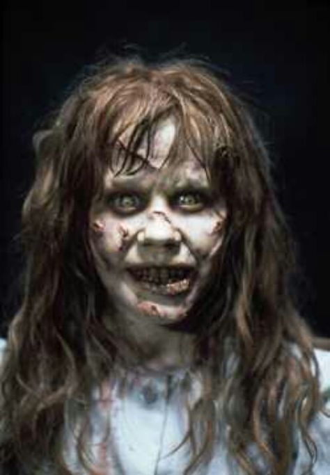 Exorcist Scary Maze, The Exorcist 1973, Linda Blair, Horror Makeup, Scary Faces, Best Horrors, The Exorcist, Fantasias Halloween, Maquillage Halloween