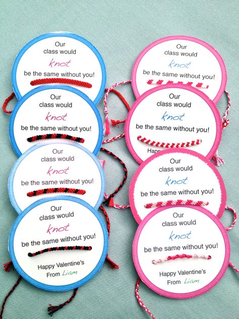 Valentines Day Gift & Card Idea bracelets. "Our class would knot be the same without you!" Handmade bracelets for boys and girls friendship style. Friendship Day Ideas Activities, Class Friendship Bracelets, Class Bracelets, Valentines Day Gift Card, Bracelets For Boys, Kids Class Valentines, Valentine's Activities, Student Valentines, Elementary Librarian