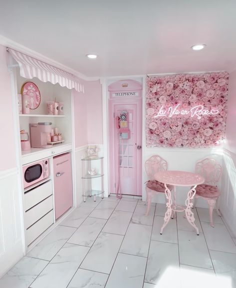 Girly Apartment Aesthetic, Aesthetic Pink Bedroom, Bedroom Aesthetic Pink, Pink Bedroom Aesthetic, Pink Bedroom Decor Ideas, Bedroom Wallpaper Ideas, Pink Living Room Decor, Bedroom Ideas For Small Rooms, Beds For Small Rooms