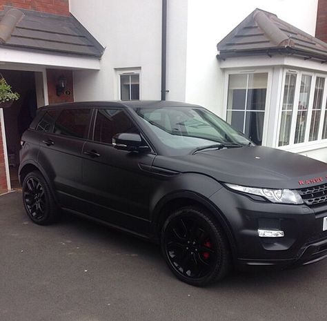 Range Rover Evoge Matte Black Range Rover, Dream Cars Range Rovers, Range Rover Black, Matte Black Cars, 2025 Goals, Range Rovers, Car Ideas, Range Rover Evoque, Black Car