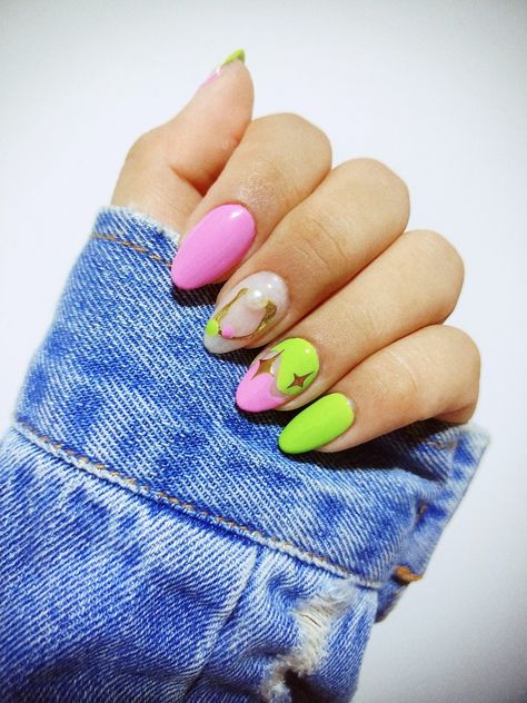 Pink & Green nails / Cosmo & Wanda inspired nails
#trendnails #nailart #trend #quickgeltips  #2023 #nails #nailtrend #pinknails #greennails #cosmo #wanda #TheFairlyOddParents #2023nails Cosmo And Wanda Acrylic Nails, Cosmo And Wanda Nails, Cosmo And Wanda Makeup Look, Cosmo And Wanda, Green Nails, Pink And Green, Nails, Green, Pink