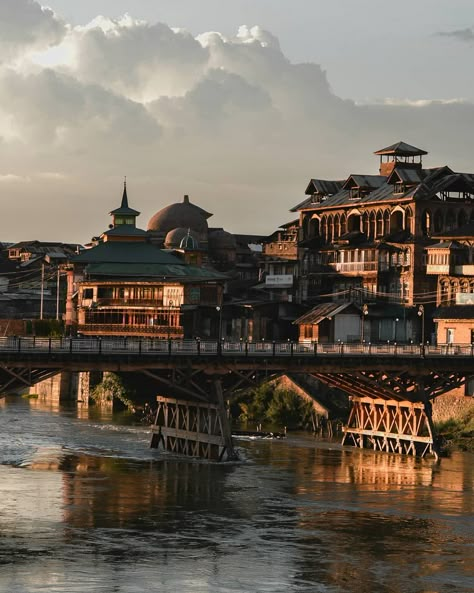 Zaina Kadal  Srinagar  Kashmir Jammu And Kashmir Aesthetic, Srinagar Photography, Kashmir Architecture, Kashmir Photography Ideas, Kashmiri Aesthetic, Kashmir Images, Srinagar Travel, Kashmir Culture, Vintage Kashmir