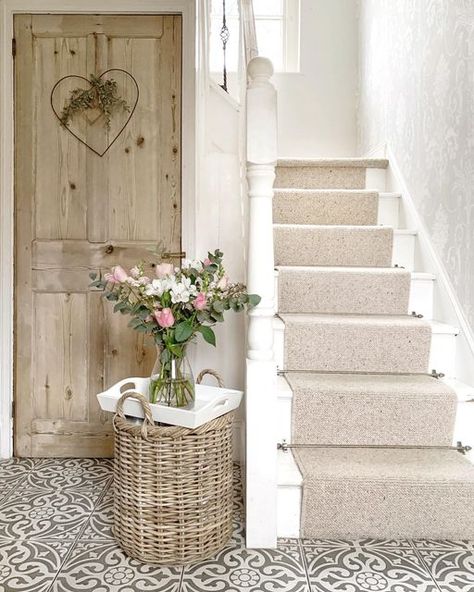 Cottage Hallway, Cottage Stairs, Stairs And Hallway Ideas, Cottage House Interior, Landing Ideas, Stairs Renovation, Dado Rail, Casa Country, Staircase Decor