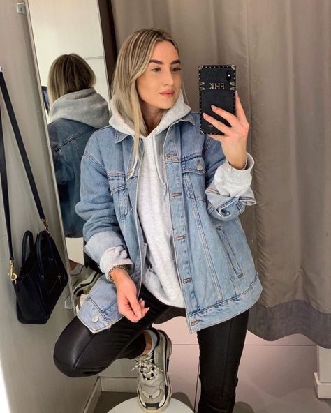 Jean Jacket With Hoodie, Freya Killin, Oversized Hoodie Outfit, Jacket With Hoodie, Jean Jacket Outfits, Boyfriend Jacket, Denim Jacket Outfit, Denim Jacket Fashion, Canvas Jacket