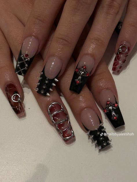 Nails With Red Rhinestones, Black Nails With Red Rhinestones, Short Black Nails, Gems Nails, Red And Black Nails, Nails With Red, Black Gems, Red Rhinestone, Black Nails