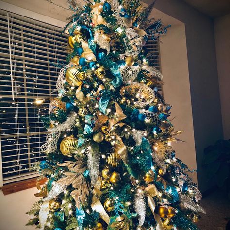 My new Christmas tree color obsession turquoise and gold.  You can never use too much ribbon. Gold And Turquoise Christmas Tree, Turquoise Christmas Tree, Turquoise Christmas, Turquoise And Gold, Gold Christmas Tree, Colorful Christmas Tree, Green Trees, Gold Christmas, Christmas Trees