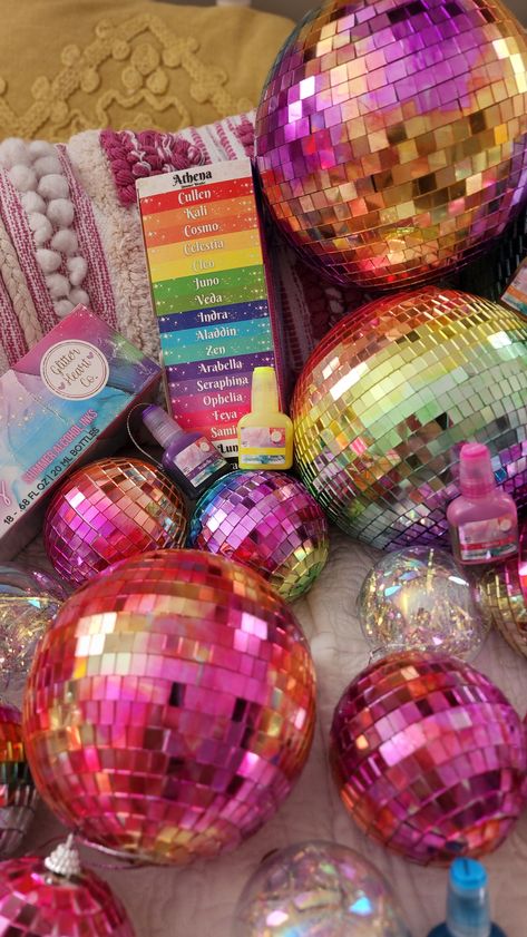 Neon Crafts, Disco Party Decorations, Disco Theme, Skate Party, Disco Balls, Alcohol Inks, Disco Party, Disco Ball, Life I