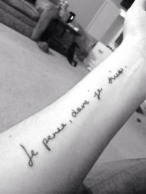 "Je pense, donc je suis." "I think, therefore I am." I got this tattoo in my own handwriting. I wanted to be able to look down and constantly be reminded that I can do absolutely anything as long as I put my mind to it. I Think Therefore I Am Tattoo, I Am Tattoo, Am Tattoo, Tat Ideas, Future Tattoos, Henna Designs, Tattoos And Piercings, My Mind, I Got This