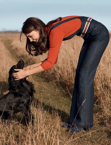 Read about the making of The Duchess Of Cambridge Vogue Centenary Cover. Duchesse Kate, Düşes Kate, Prince William Et Kate, Looks Kate Middleton, Estilo Kate Middleton, Duchesse Catherine, Princesa Kate Middleton, English Royal Family, Magazine Vogue