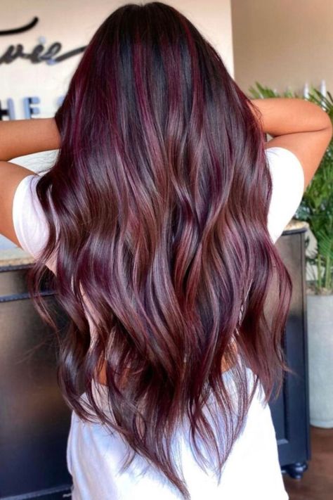 After the sunset shades, I want to show you another option that many hesitate to do. This hairstyle features burgundy balayage highlights. For a more striking look, I recommend giving this style a try.//photocredit: @tiakaseyhair Rich Brunette Balayage, Burgundy Balayage, Rich Brunette, Brunette Balayage, Brunette Balayage Hair, Balayage Brunette, Brown Shades, Balayage Highlights, Feel It